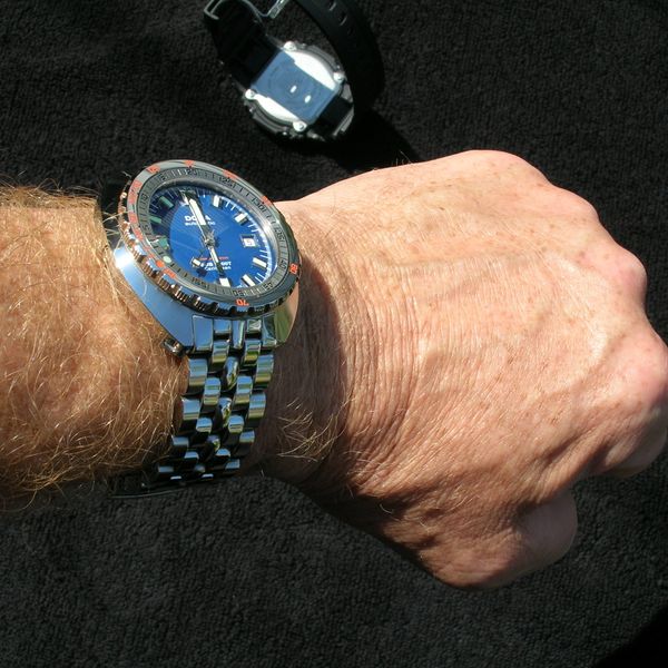 FS Doxa 5000T Caribbean, wear time very low, keeps very accurate time