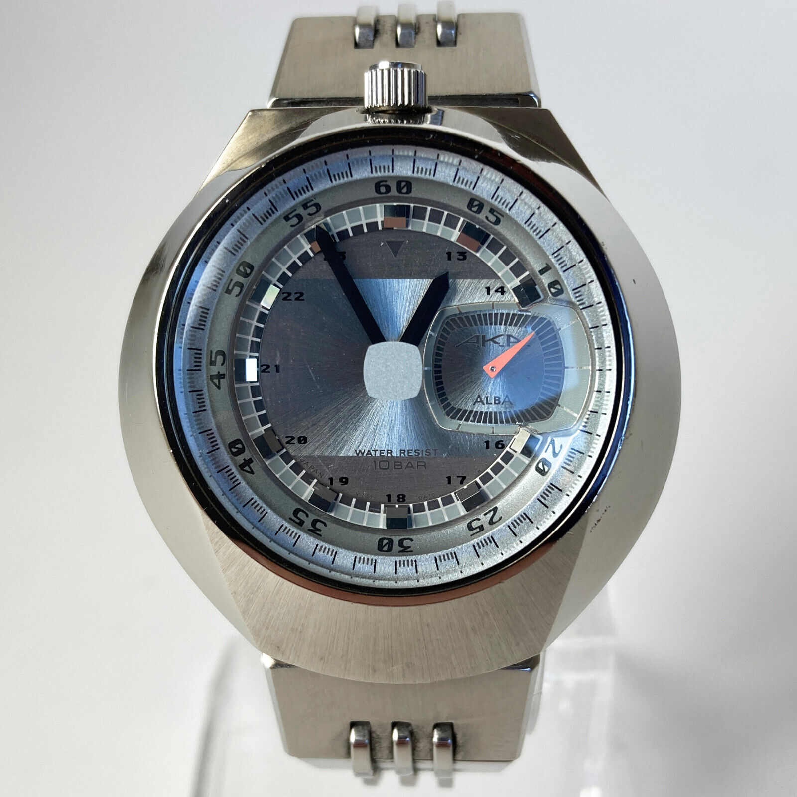 Vintage Seiko AKA Bullhead UFO Watch V707-0A10 steel silver