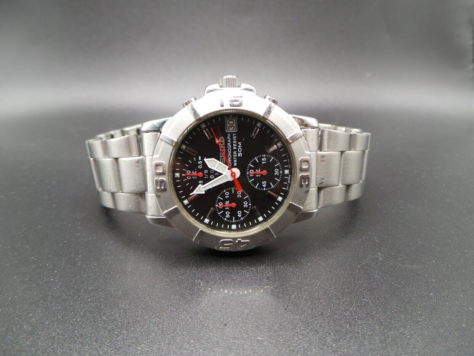 SEIKO V657-8069 Chronograph Mens Quartz Watch WR50M c. December 