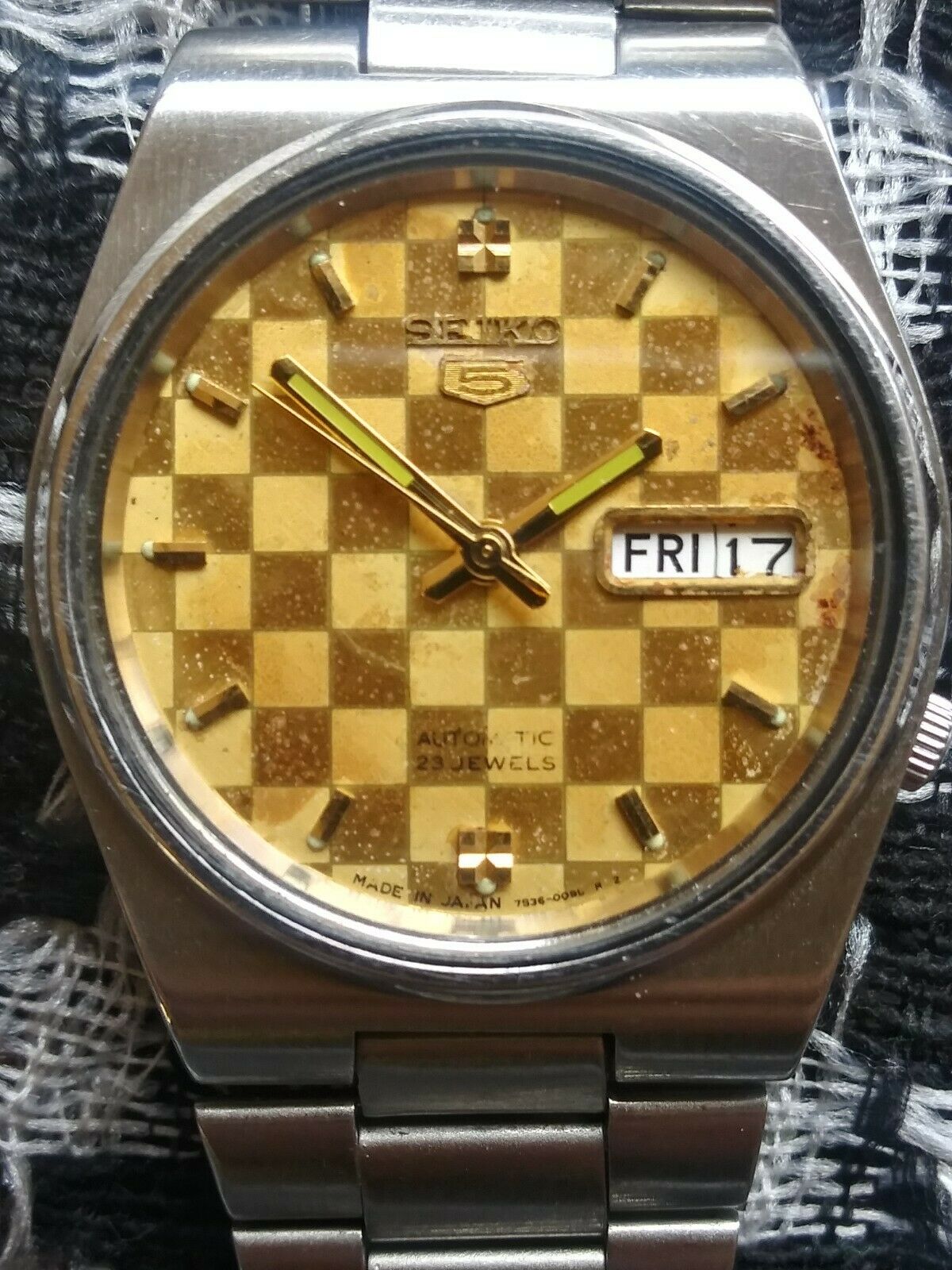 Seiko 5 checkered on sale dial