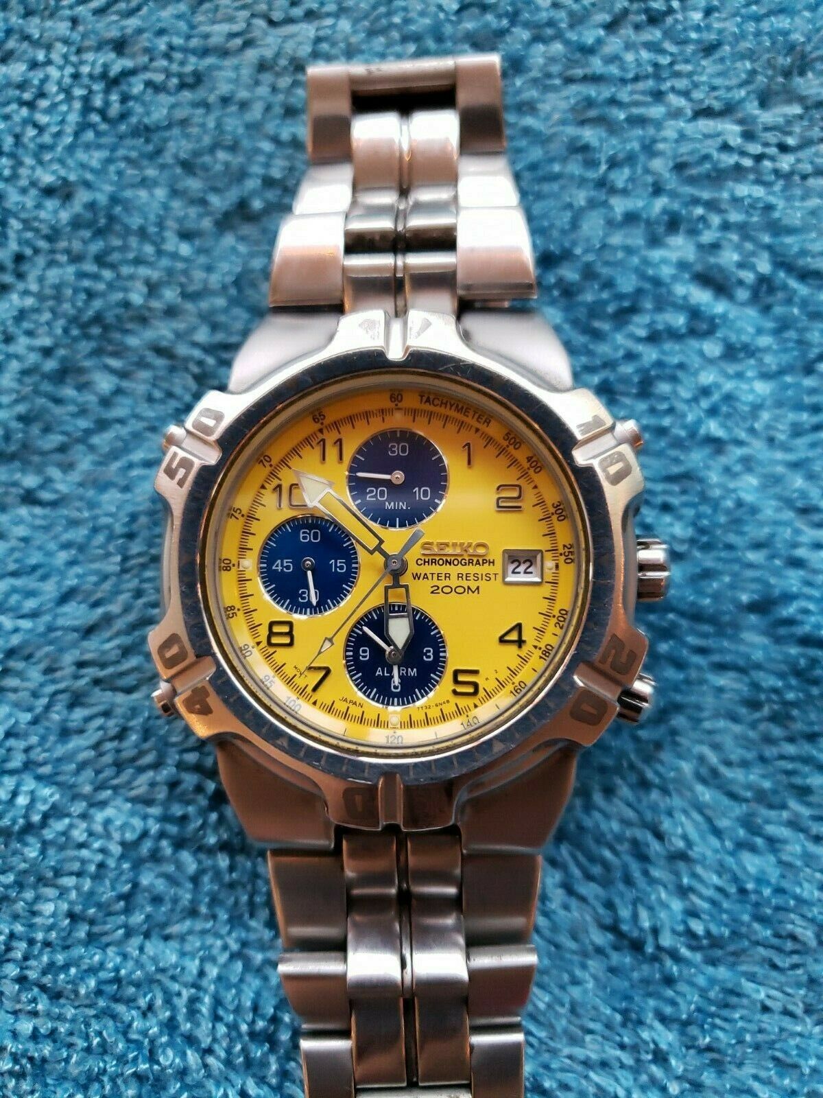 seiko chronograph 200m yellow face