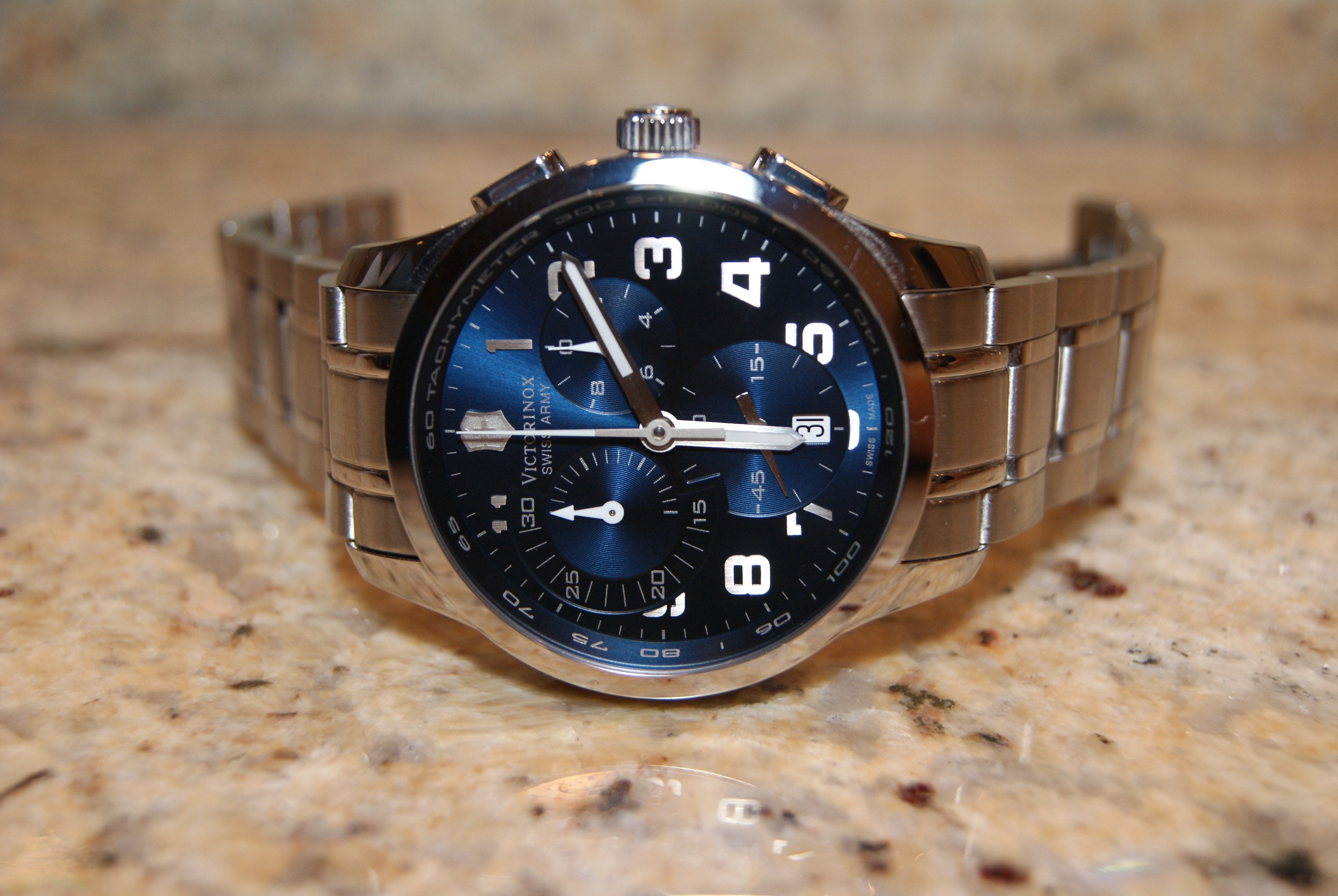 si Victorinox Swiss Army Men's 241310 Alliance Chronograph Watch