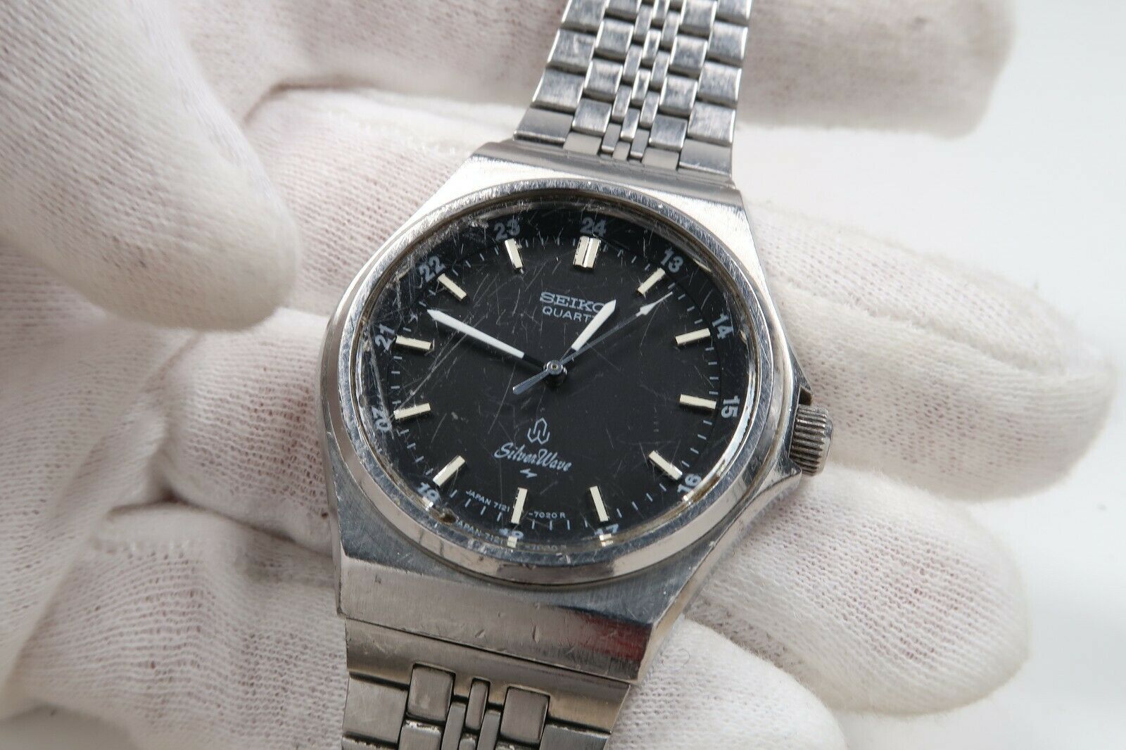 Vintage SEIKO QUARTZ SILVERWAVE 7121-7020 Black Dial STAINLESS 