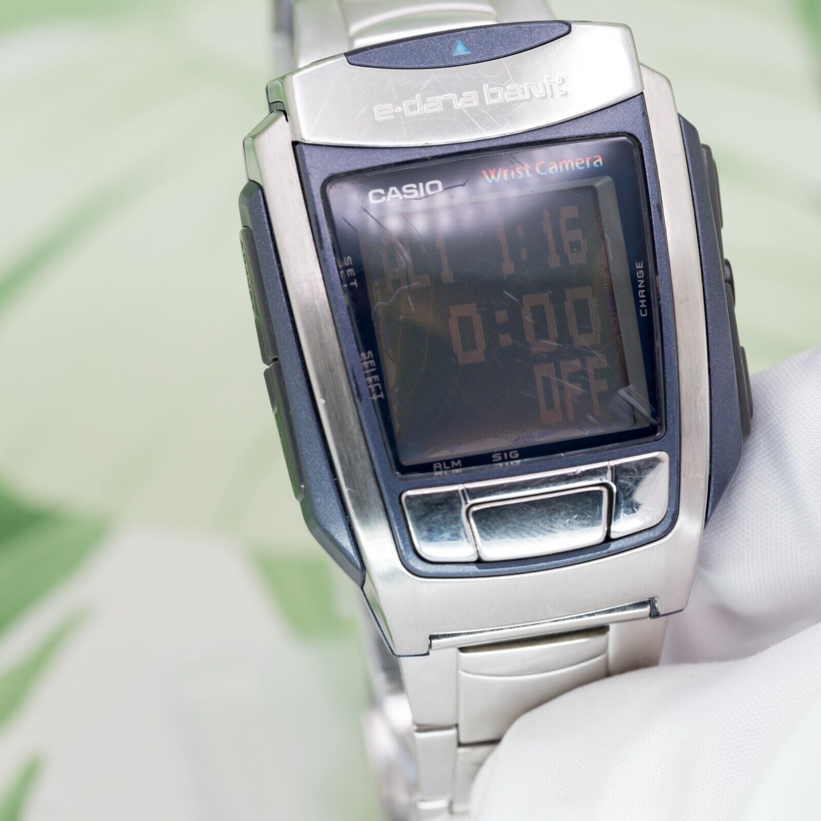 時計 CASIO WQV-10 wrist camera L O U A S I C S | The story of Casio Wrist Camera Watch 2000