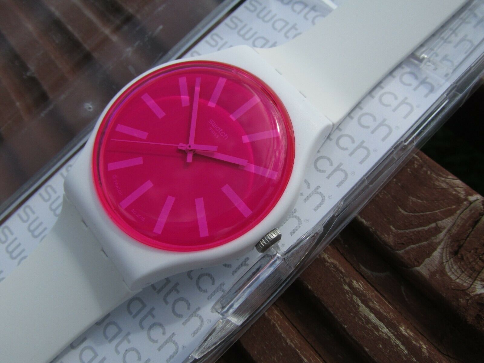 SWATCH Watch SUOW162 STRAWBEON Brand New boxed Large 41mm