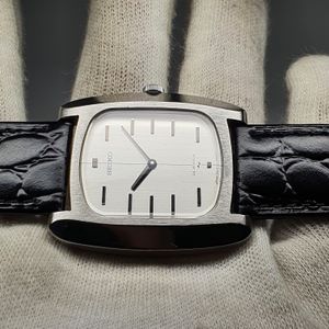 SEIKO RARE NON DIGITAL WATCH V501-5H20 TAKEO KIKUCHI ART