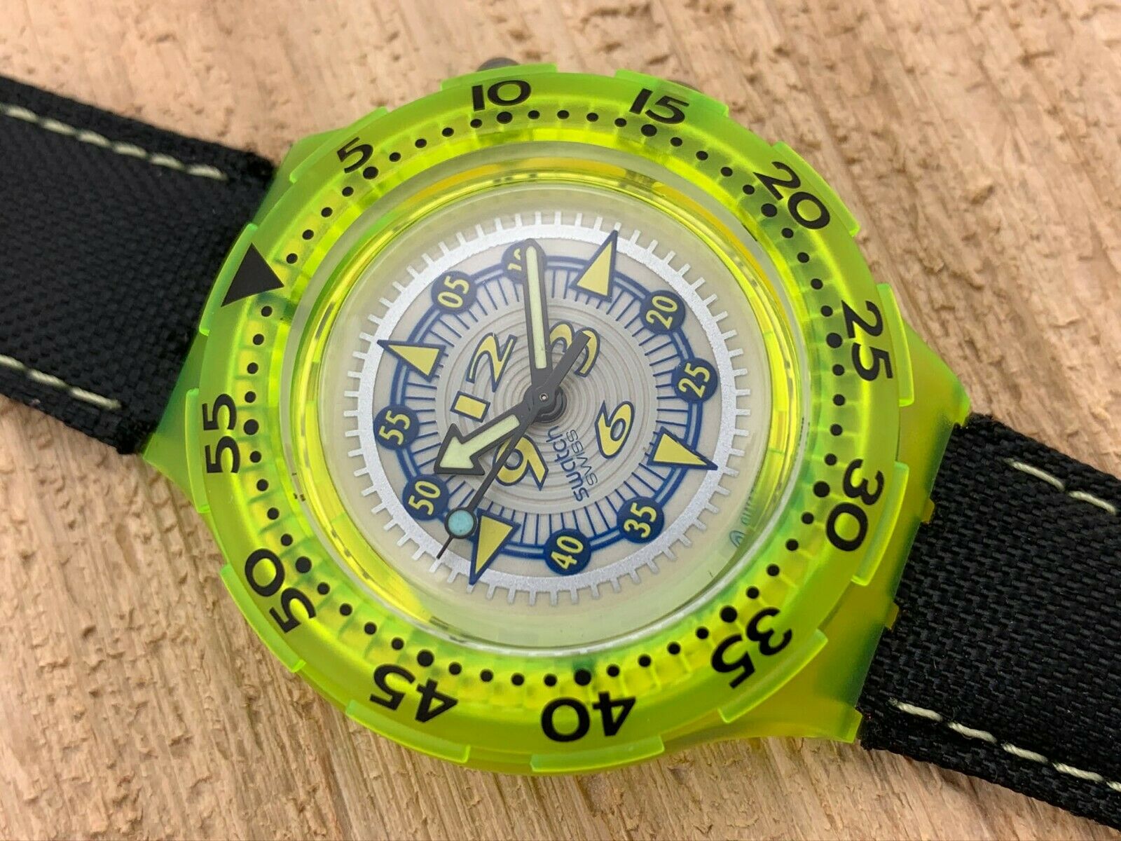 Swatch Originals Scuba 200 LOOMI SDJ900 Fluoscope NOS! Box