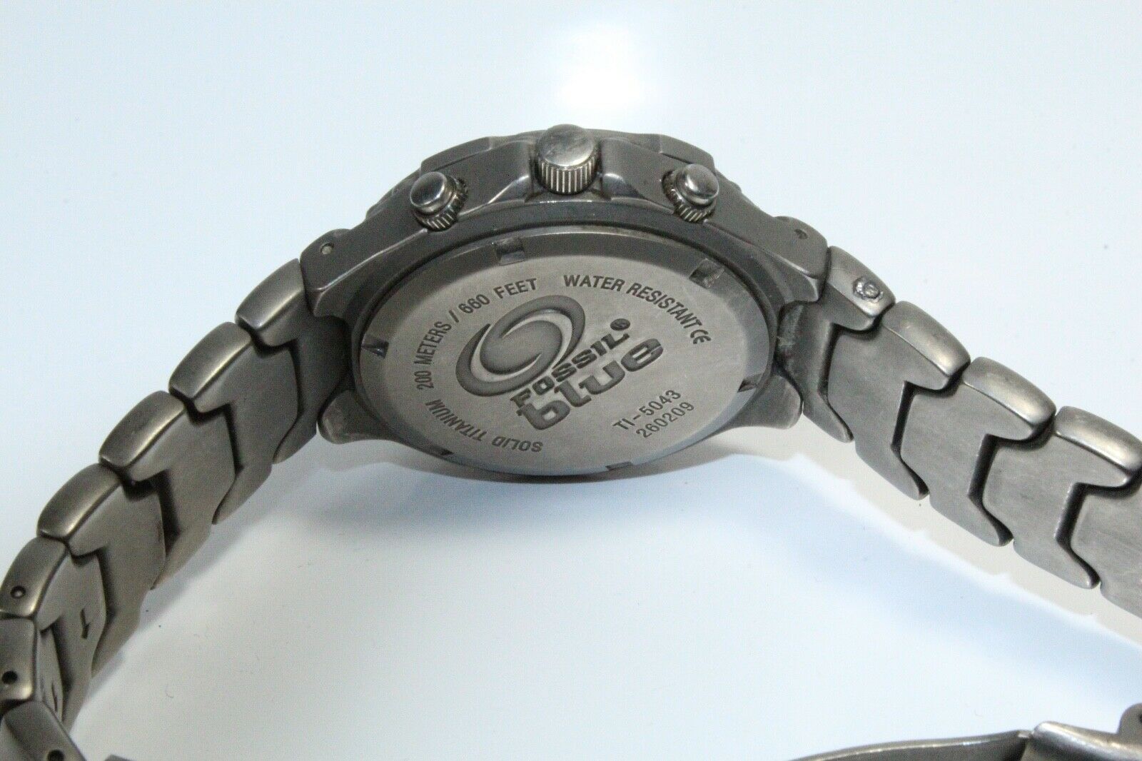 fossil 200 meters titanium