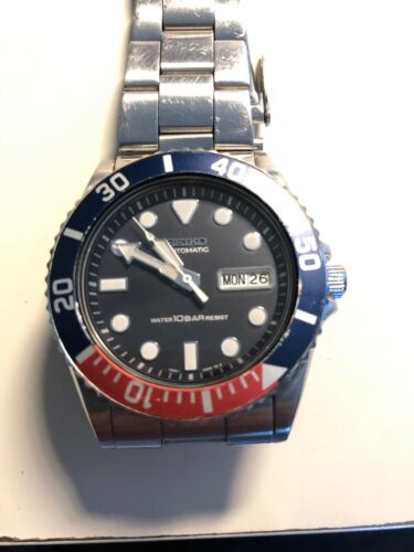 seiko 5 dark blue dial diver