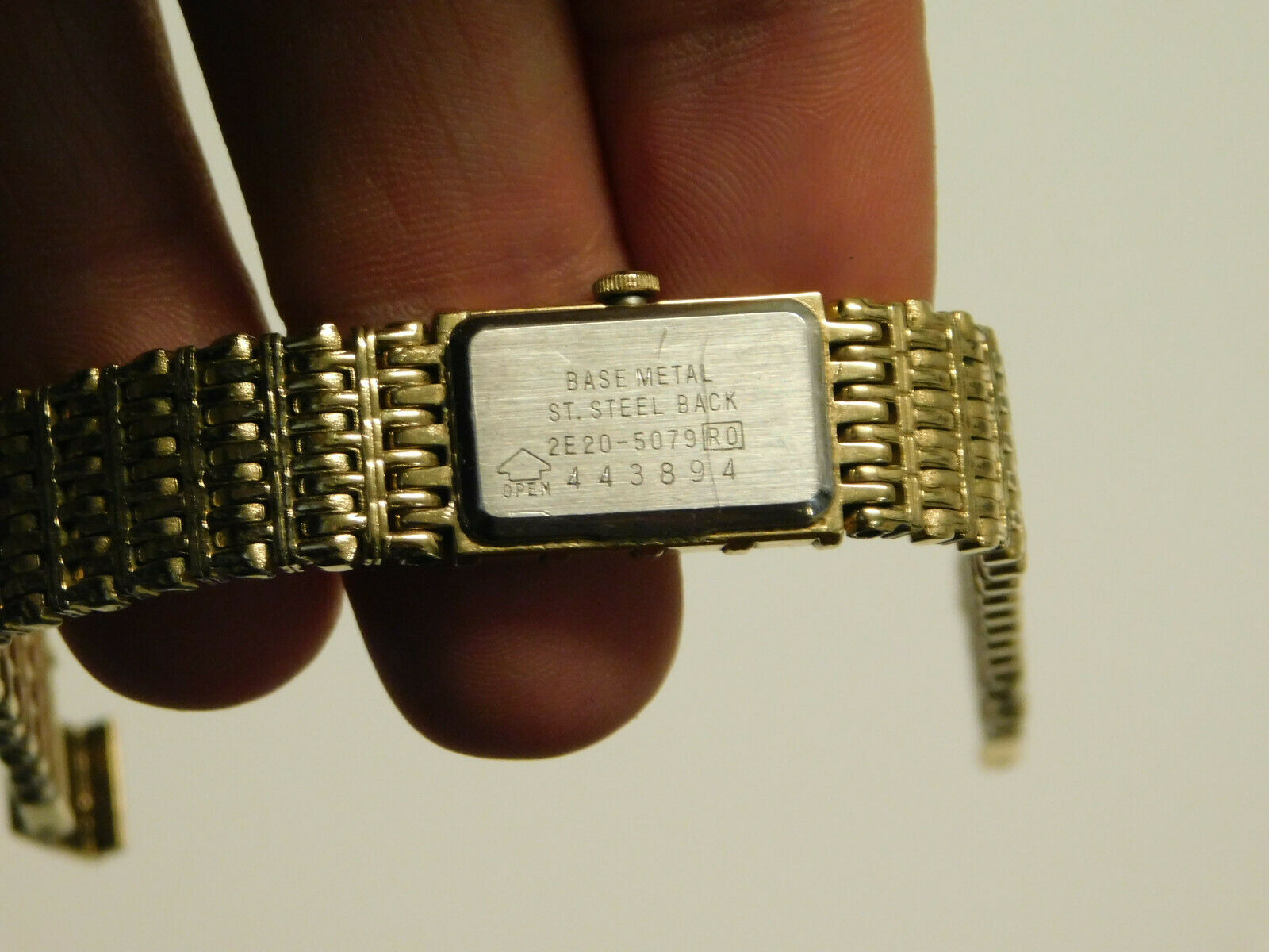 (6) 訳あり SEIKO 2E20-6730 レディース クォーツ ゴールド Vintage Seiko 2E20-5079 Ladies Watch (Rare Model) | WatchCharts