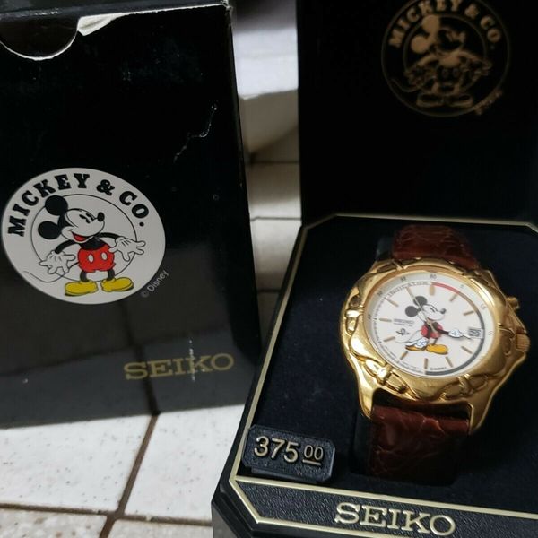 Men's Mickey Mouse Watch -Seiko Kinetic 5M42-OC19 -Glow in the Dark Face |  WatchCharts