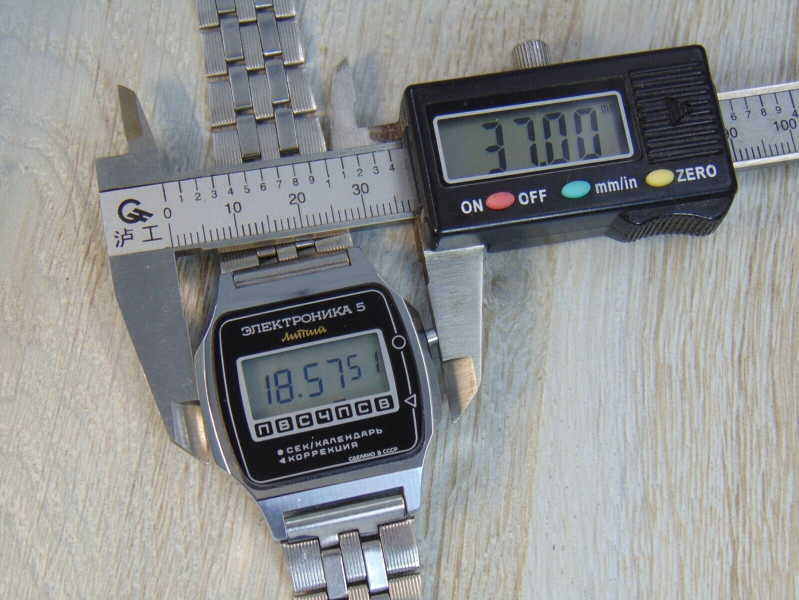 Buy Elektronika 5 29360 206B Lithium. Original Vintage Soviet Digital Watch.  1980s Online in India - Etsy