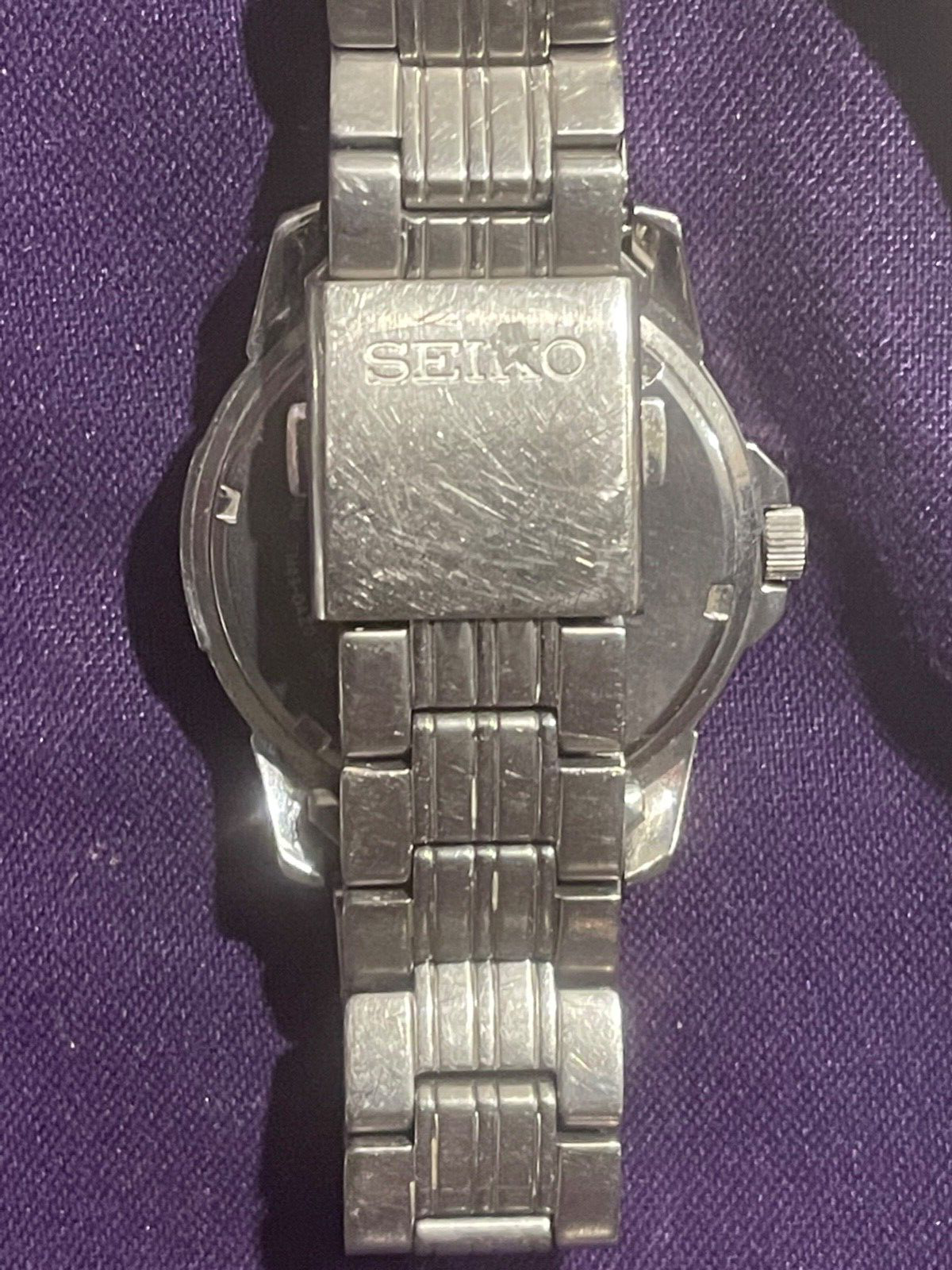 SEIKO 7N43 0AZ0 MENS 100M SILVER STEEL ANALOG QUARTZ WATCH DAY