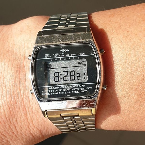 ビンテージベガ　CITIZEN VEGA Disk time Vintage Citizen Vega Quartz Divers Wristwatch For Men JAPAN