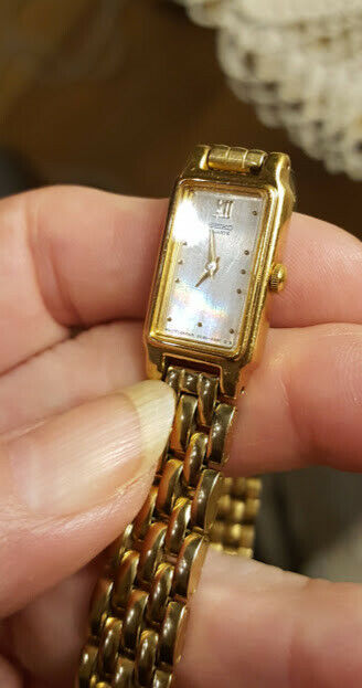 SEIKO ENCLINE チェーンゴールド時計 SEIKO WOMENS MODEL 2E20-6859 GOLD TONE WATCH WITH MOP DIAL & LINK