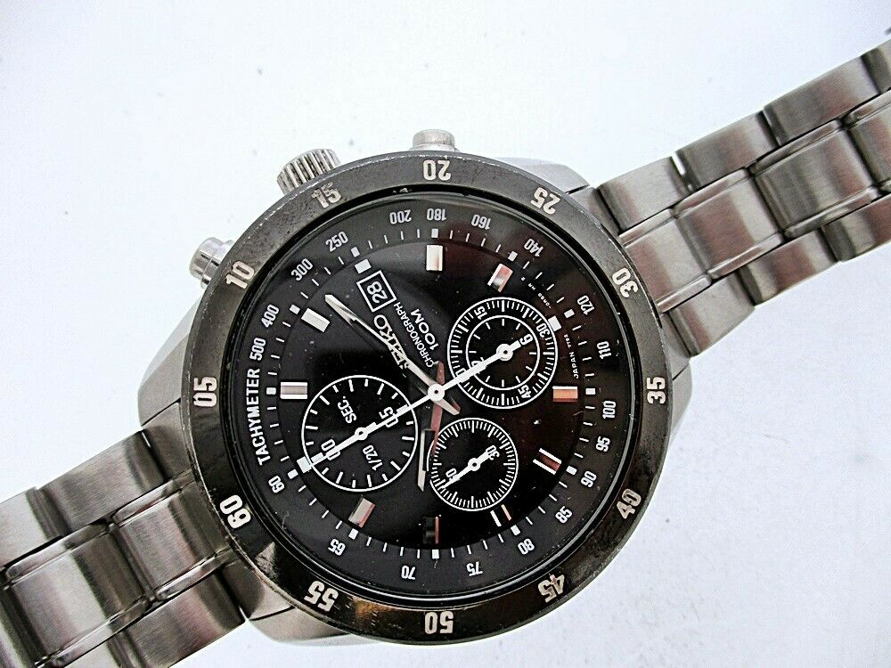 SPORTY SEIKO 7T92 0LV0 MENS BLACK DIAL CHRONOGRAPH SS DATE #542428 WATCH $1  | WatchCharts