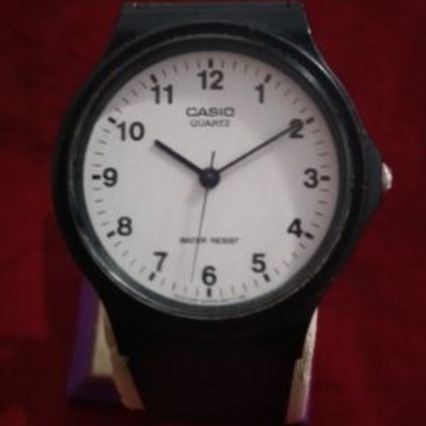 Casio Japan vintage Watch 1330 MQ24 stainless steel back water ...