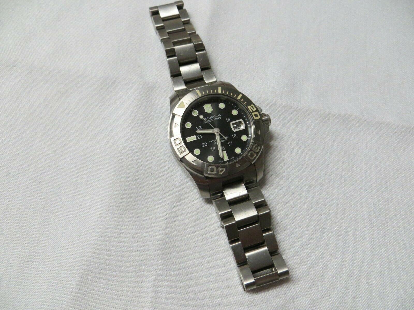Victorinox Swiss Army 241262 Titanium 500m Dive Master Men s Watch preowned WatchCharts