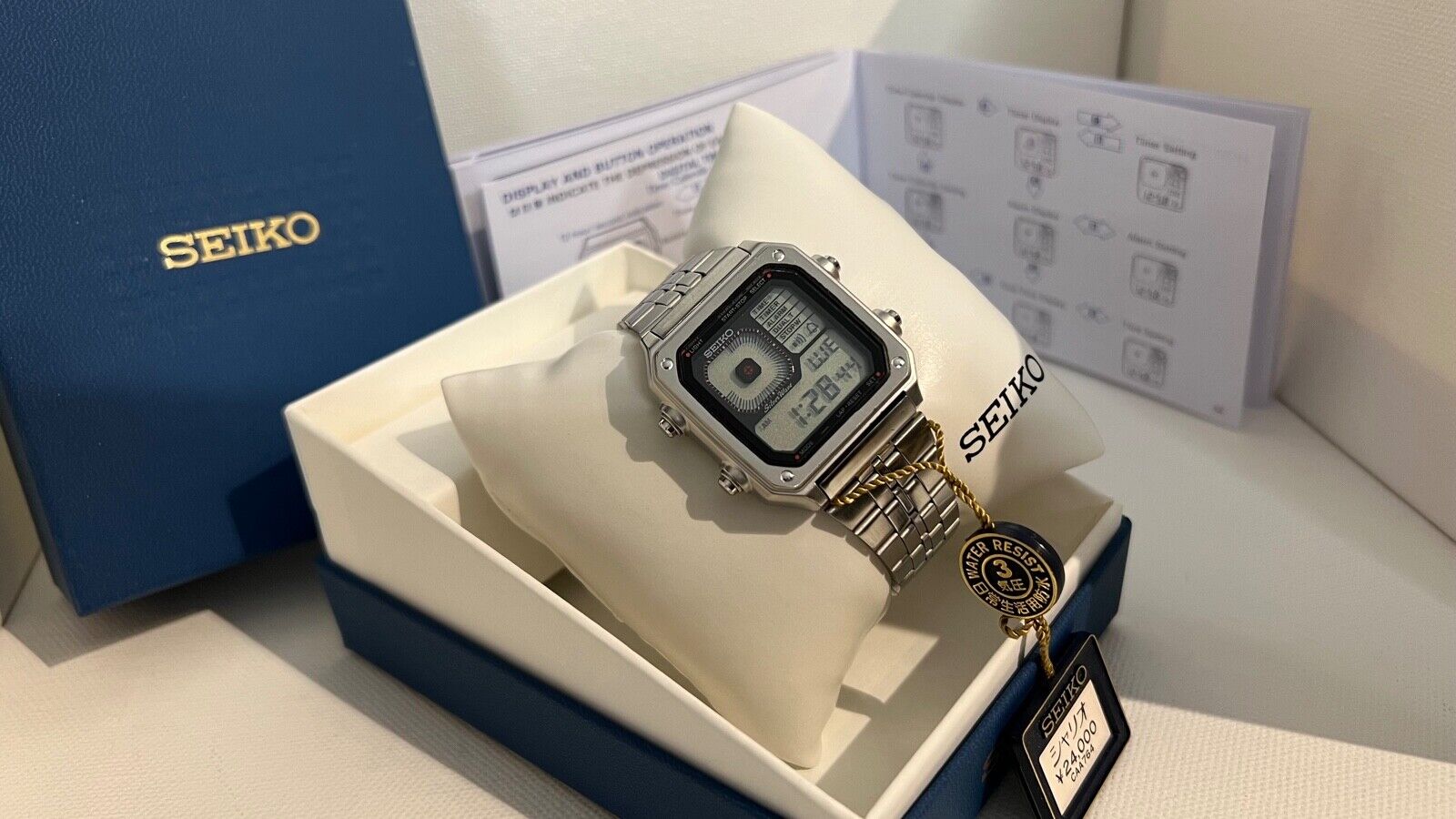 Seiko G757-5010 Silver Wave James Bond Octopussy Quartz LCD Watch