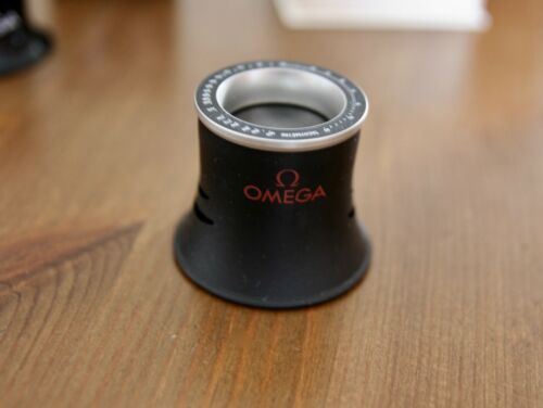 Omega speedmaster outlet loupe