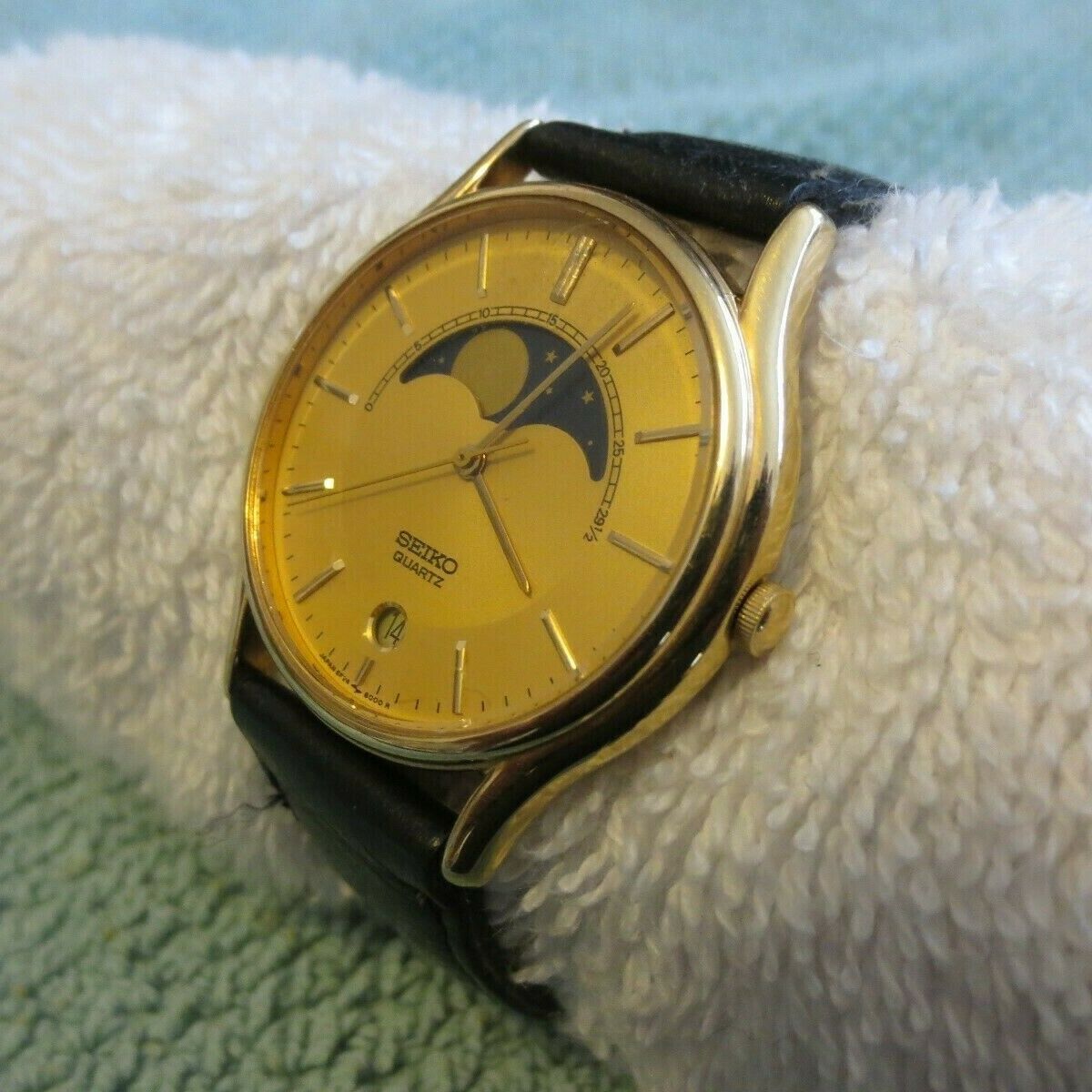 Vintage SEIKO Moon Phase 6F24 8000 Analog Quartz Men s Watch date