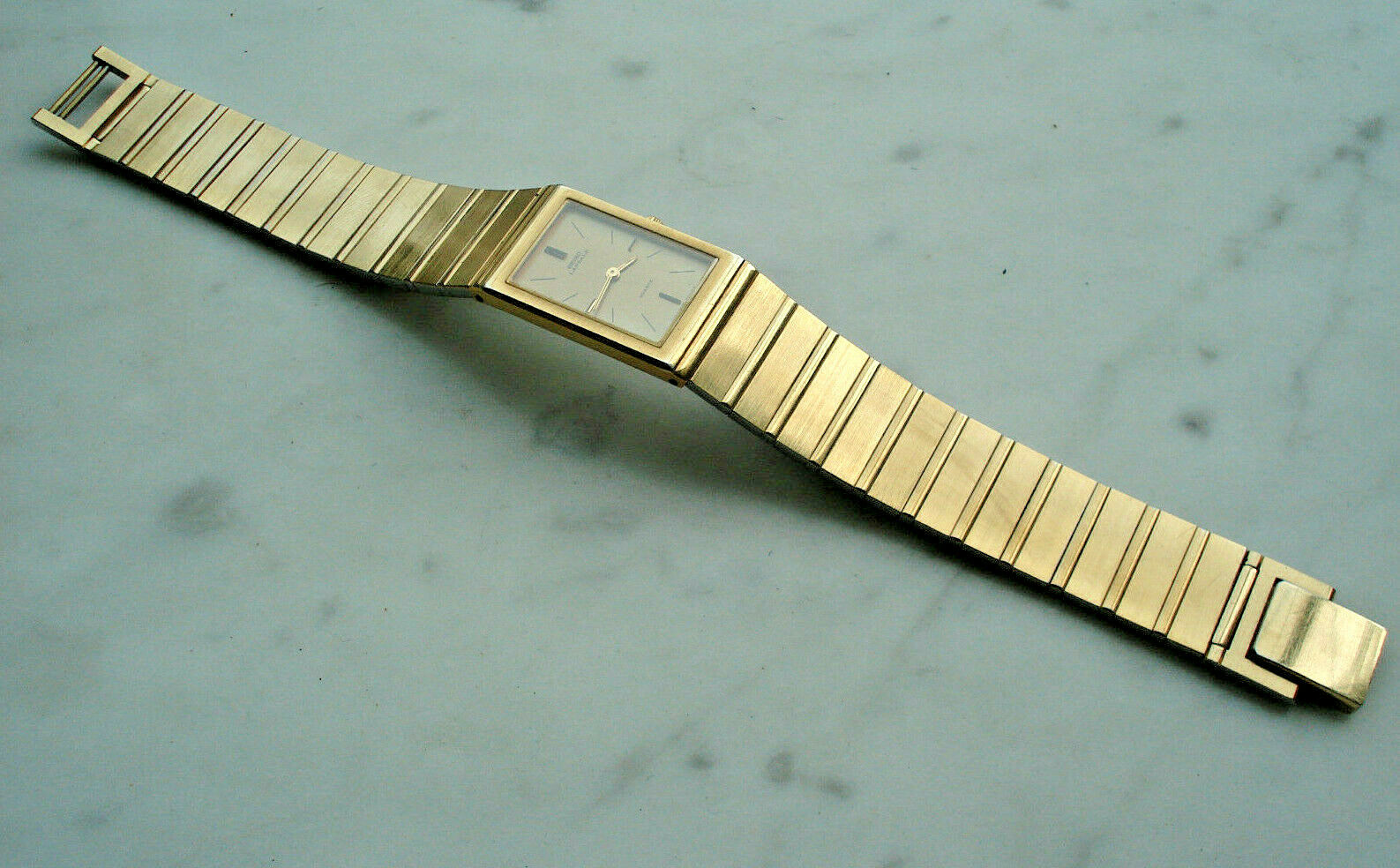 VINTAGE 1982 SEIKO LASSALE LADIES HIGH QUALITY THIN CALIBRE 8420