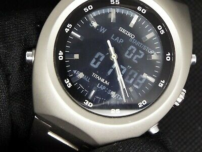 SEIKO VINTAGE DIGITAL WATCH FLOATING LCD H711 OA10 TITANIUM