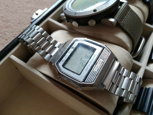 Vintage SEIKO A354-400A Full Month Calendar Alarm Watch